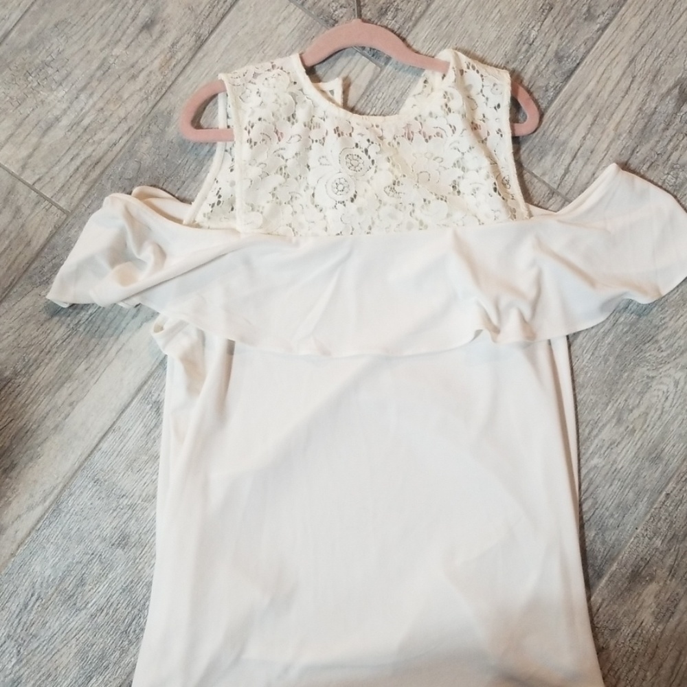 Off white Express top with cold shoulder